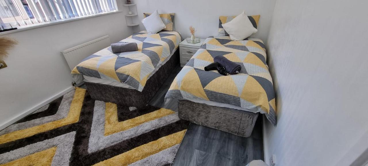 Centrally Located W/ Free Parking & Smart Tv Leeds  Exterior photo